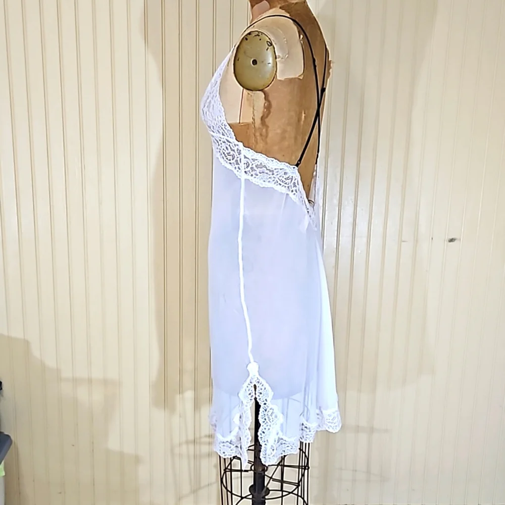 VICTORIA'S SECRET sheer, lacy chemise size Medium
